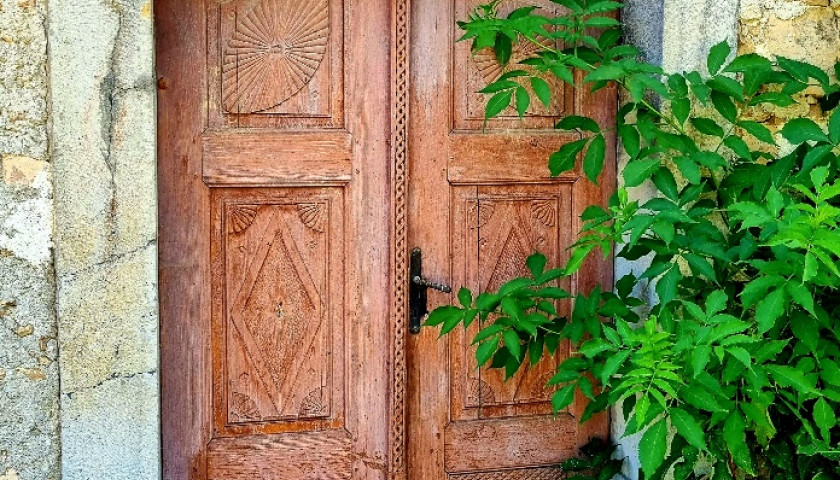  »Vrata in hišni portali«  Pri Jernejevih na Velikem Osolniku št. 25